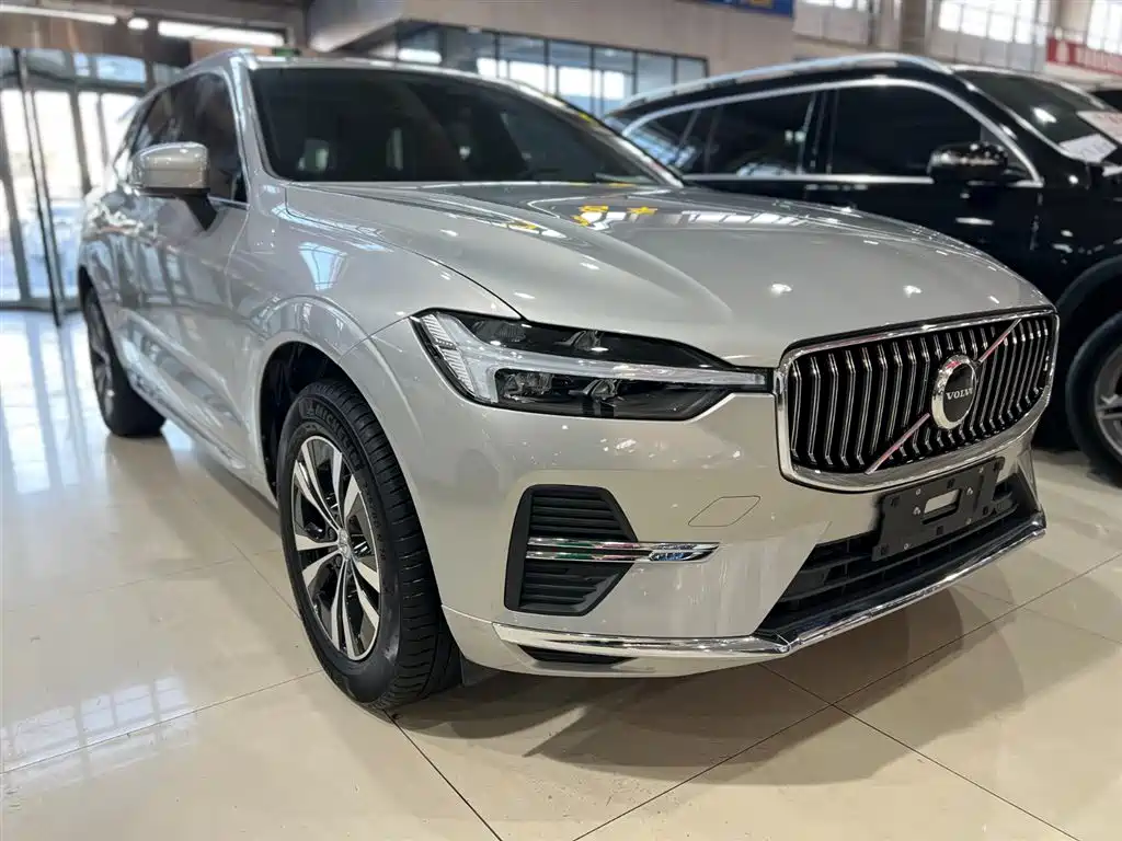 Volvo XC60 2022 — фото 3