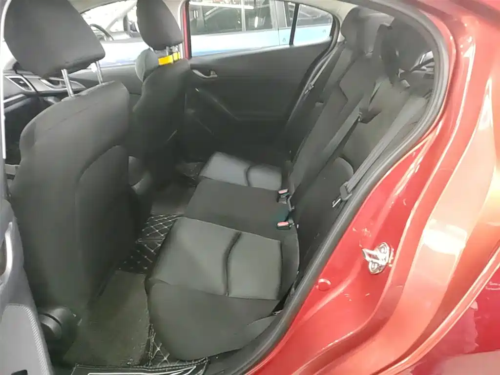 Mazda 3 Axela 2019 — фото 17