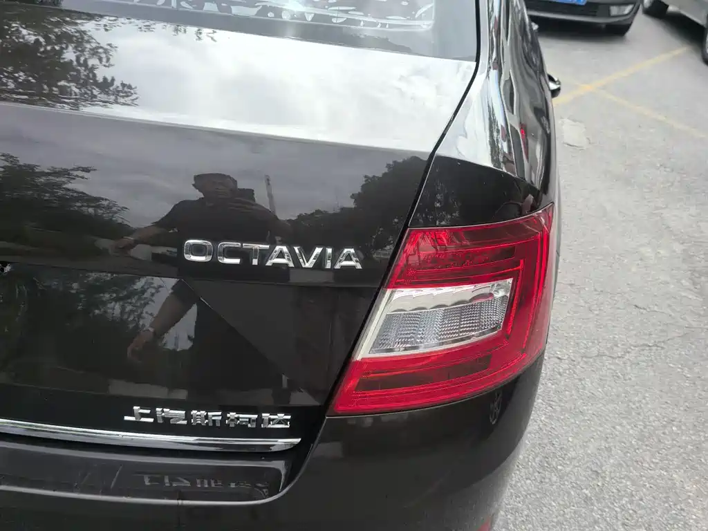 Skoda Octavia 2017 — фото 12