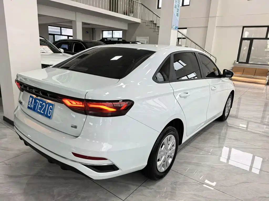 Geely Emgrand 2026