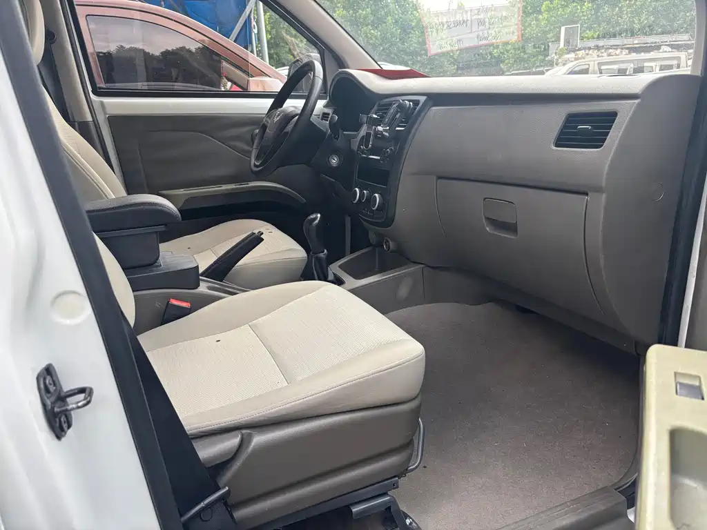 Wuling Rongguang V 2016 — фото 13