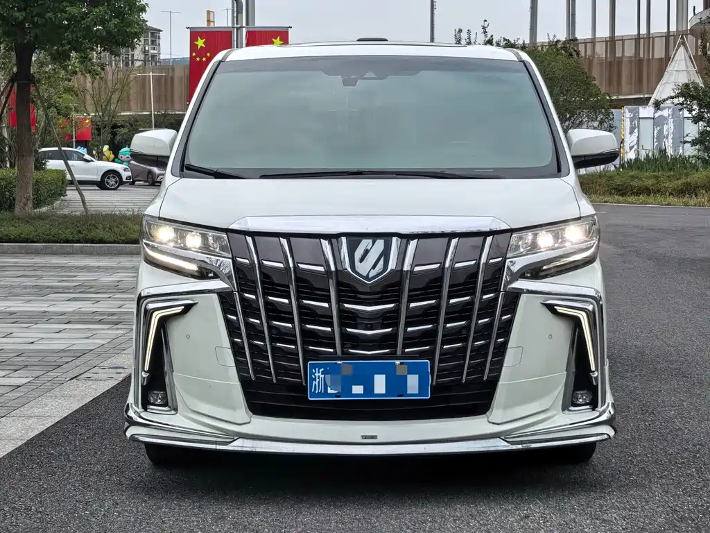 Toyota Alphard 2023 — фото 2