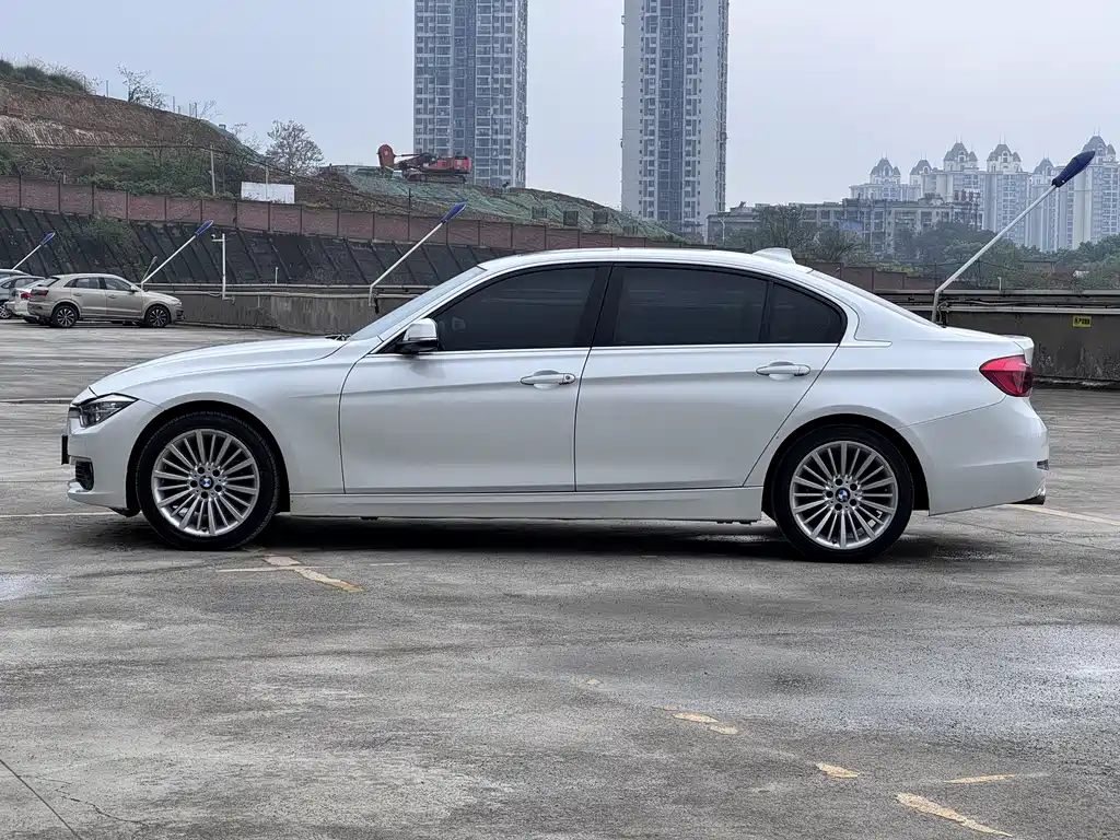 BMW 3 Series 2018 — фото 8