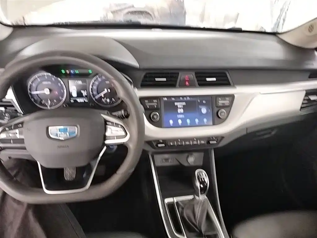 Geely Vision X3 2020 — фото 10