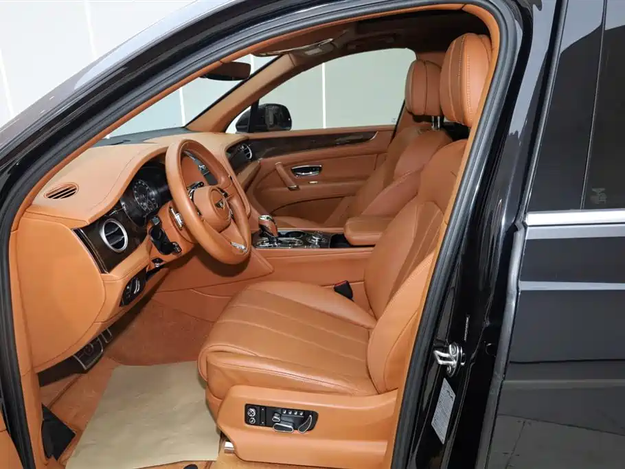 Bentley Bentayga 2018 — фото 17