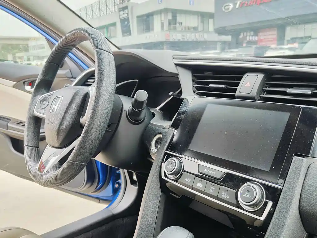 Honda Civic 2018 — фото 16
