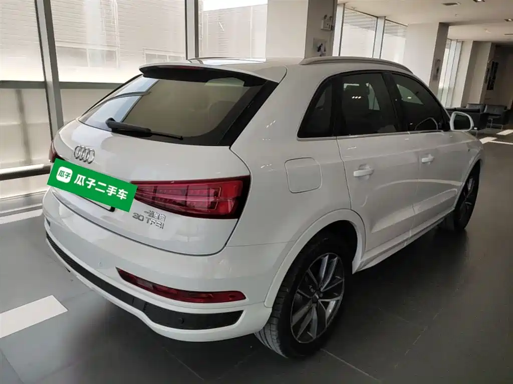 Audi Q3 2019 — фото 12