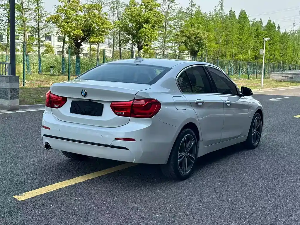 BMW 1 Series 2017 — фото 15