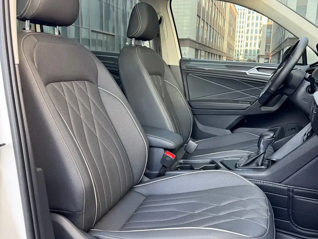 Volkswagen Tiguan L 2023 — фото 15