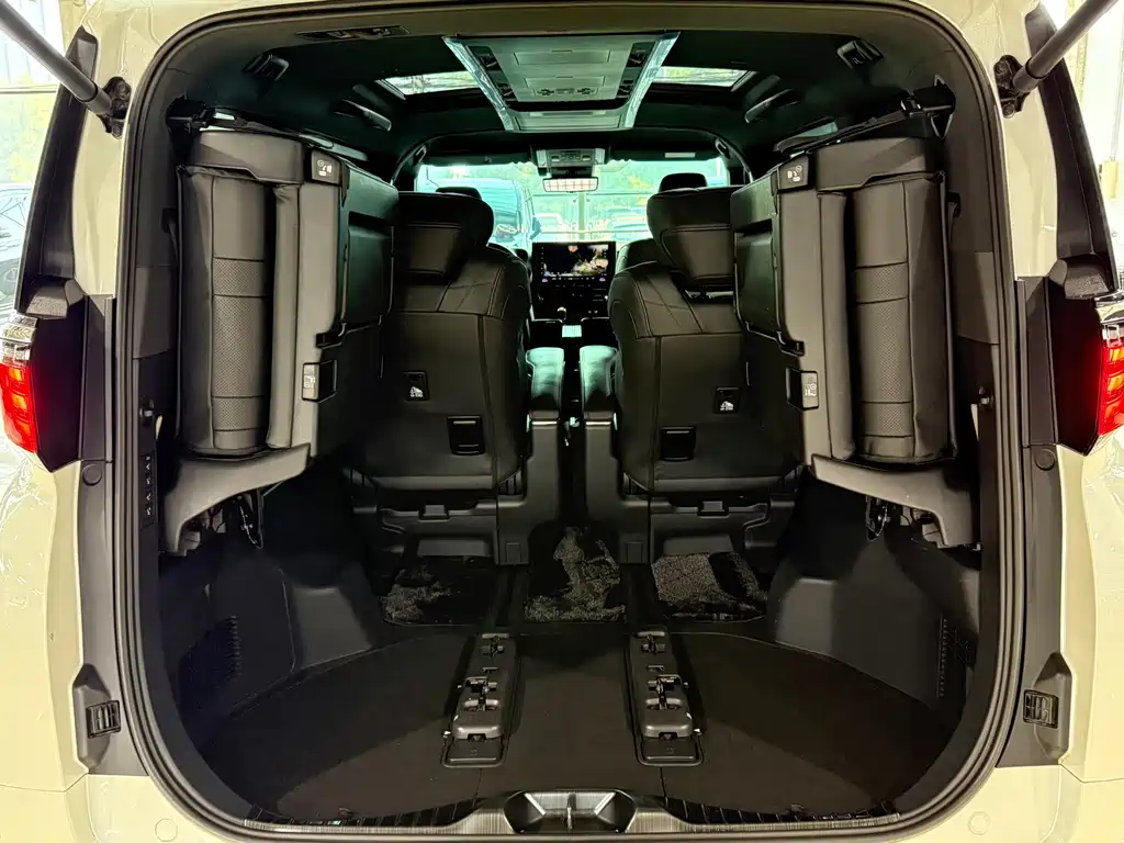 Toyota Alphard 2024 — фото 12