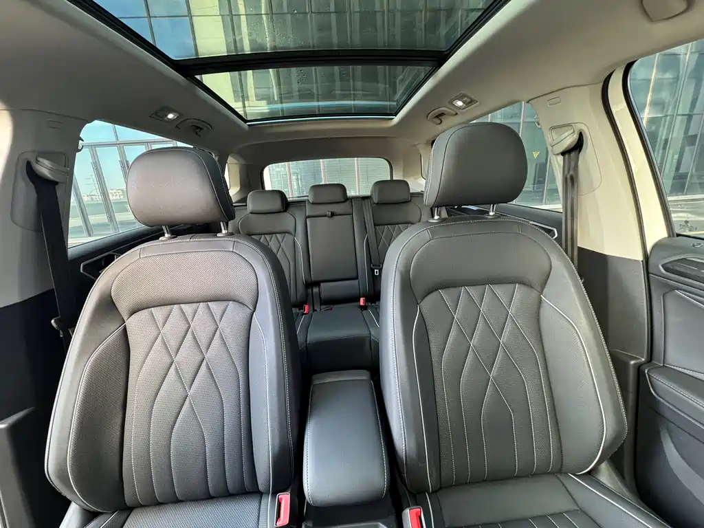 Volkswagen Tiguan L 2023 — фото 18