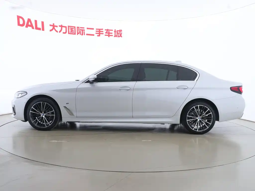 BMW 5 Series 2024 — фото 12