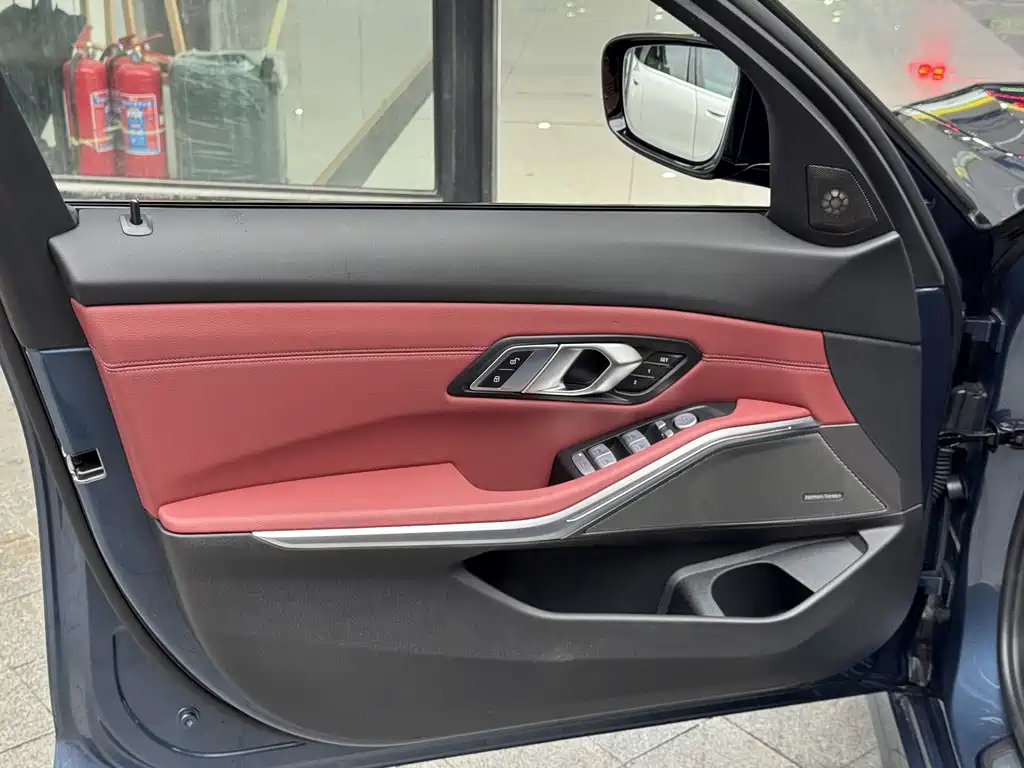 BMW 3 Series 2025 — фото 16