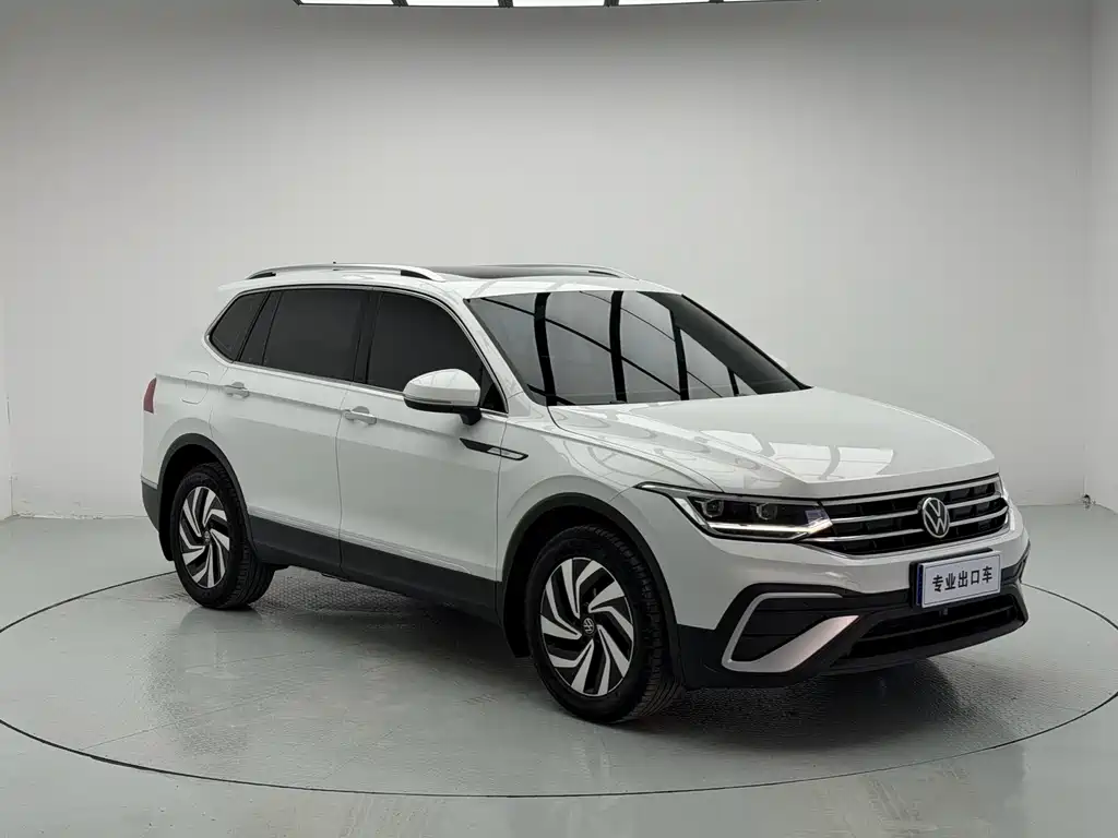 Volkswagen Tiguan L 2023 — фото 3