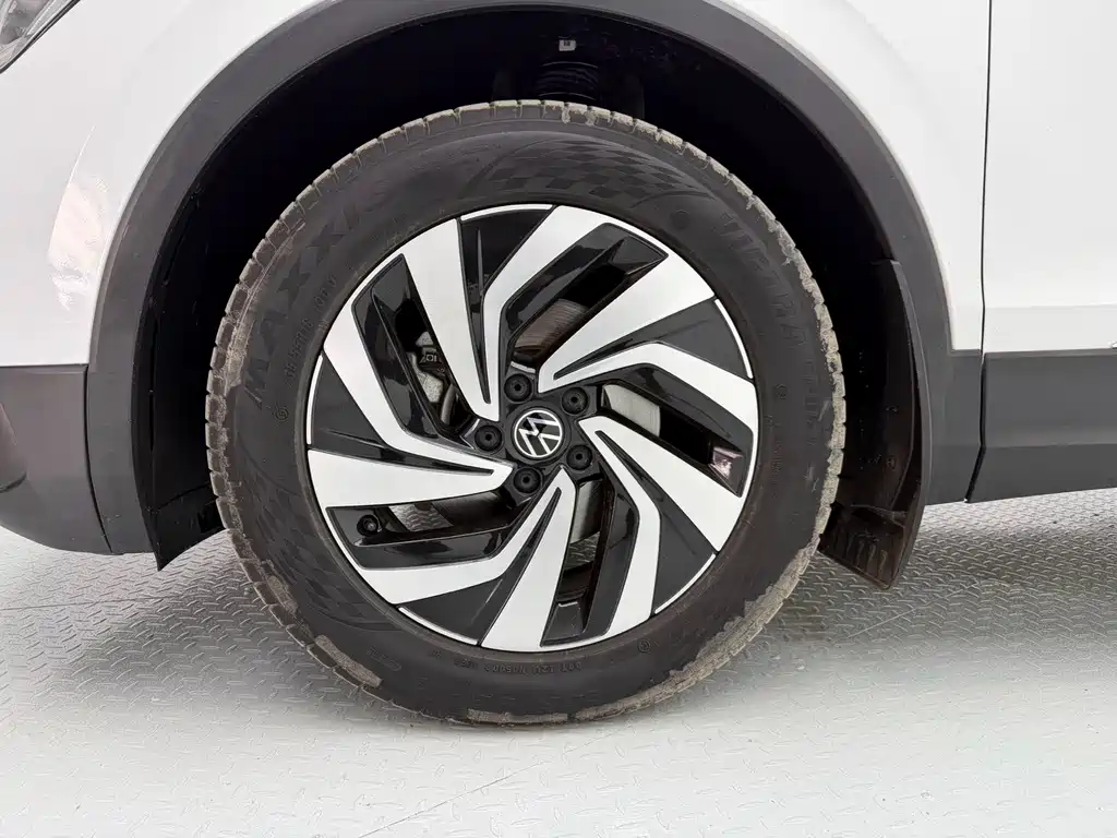 Volkswagen Tiguan L 2023 — фото 15