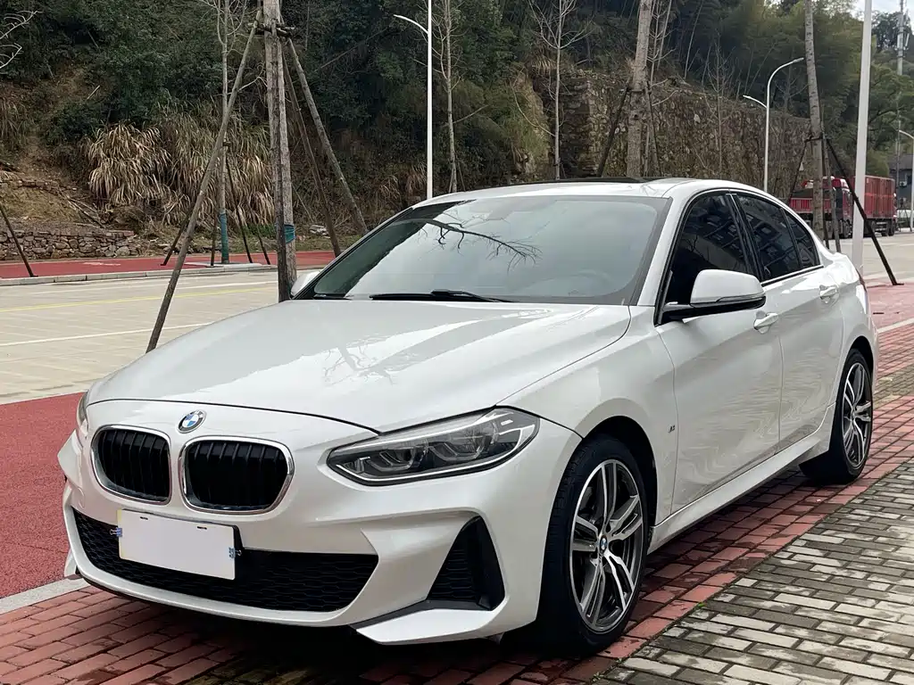 BMW 1 Series 2019 — фото 1