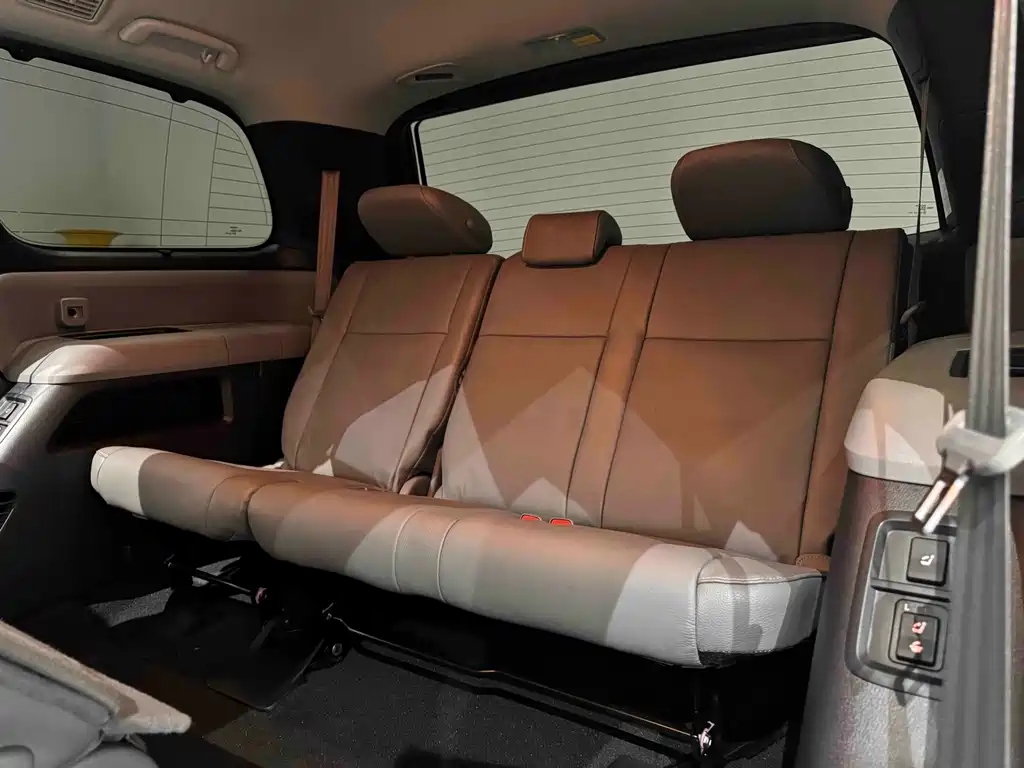Toyota Sequoia 2024 — фото 16