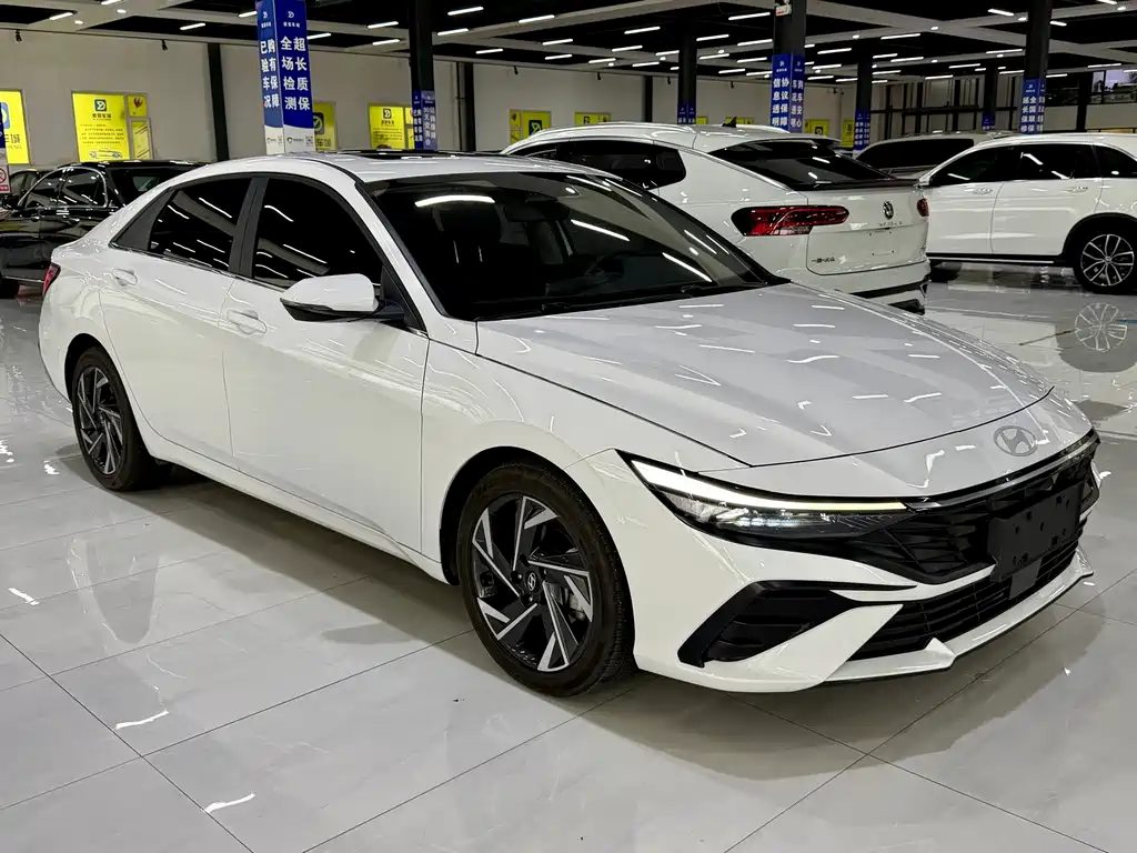 Hyundai Elantra 2023 — фото 3