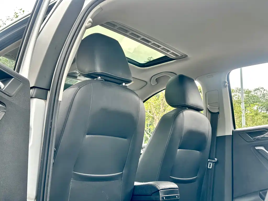Volkswagen Jetta 2015 — фото 31