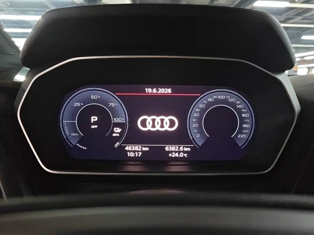 Audi Q4 e-tron 2024 — фото 12