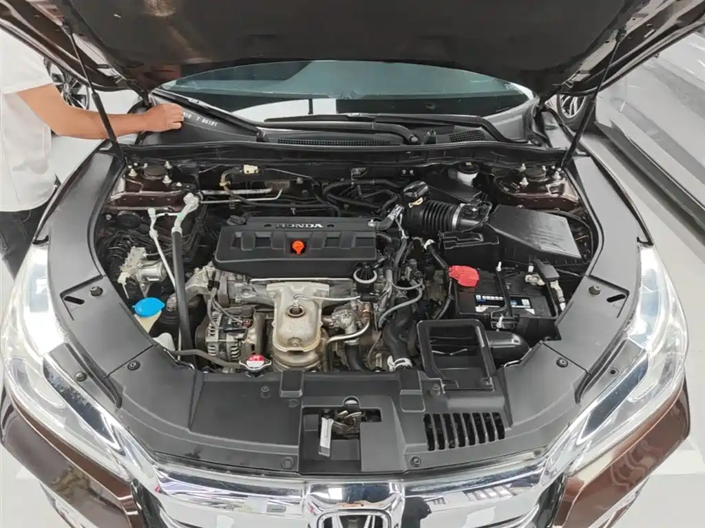 Honda Accord 2017 — фото 20