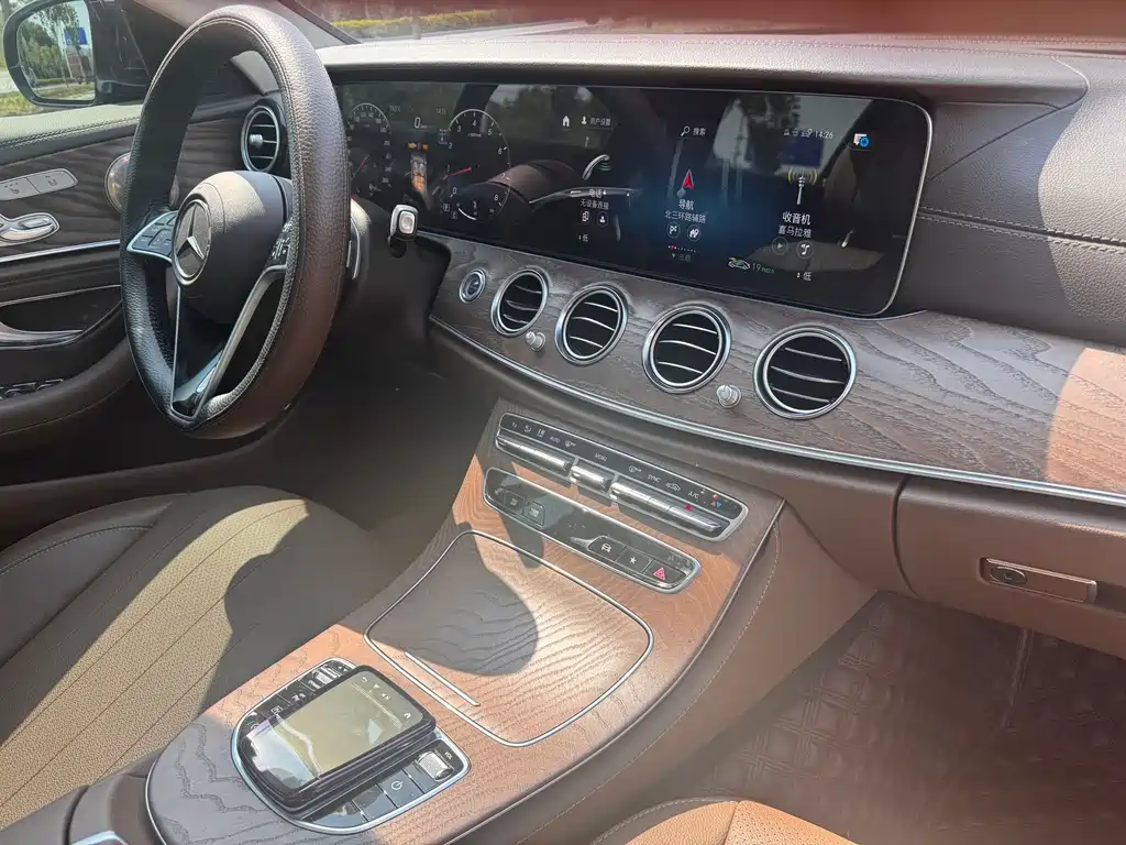 Mercedes-Benz E-Class 2023 — фото 21