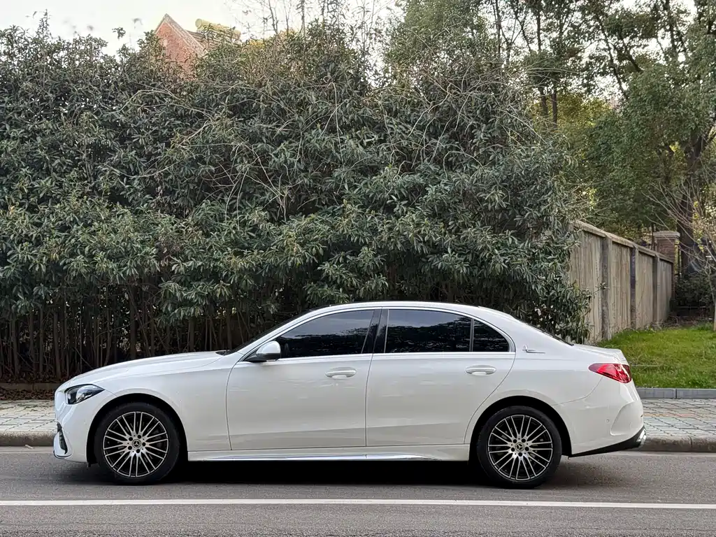 Mercedes-Benz C-Class 2023 — фото 4
