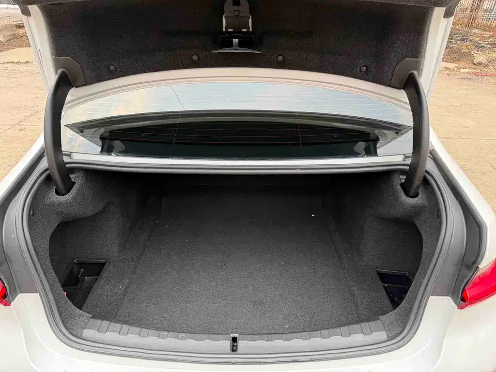BMW 3 Series 2023 — фото 11