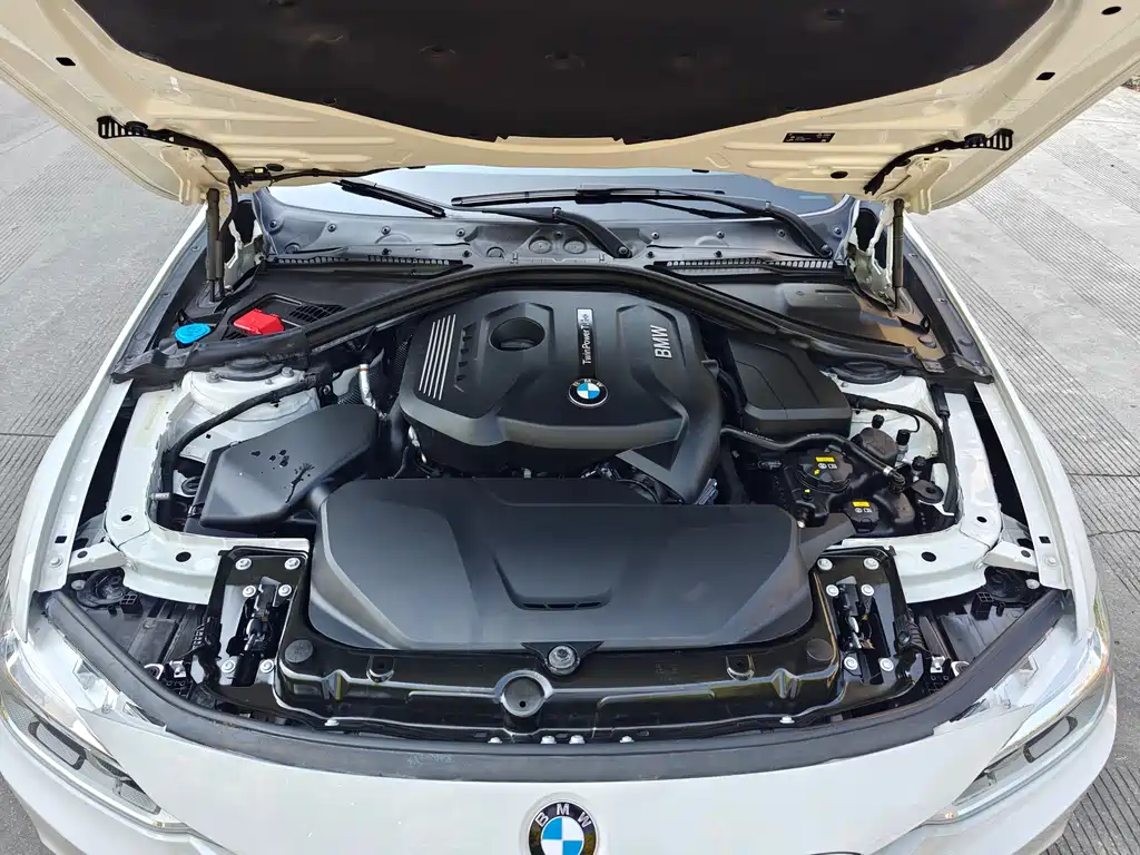 BMW 3 Series 2019 — фото 20