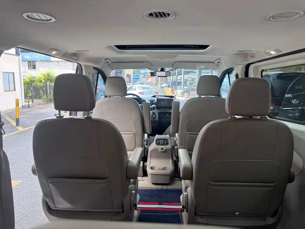 Ford Tourneo 2017 — фото 16