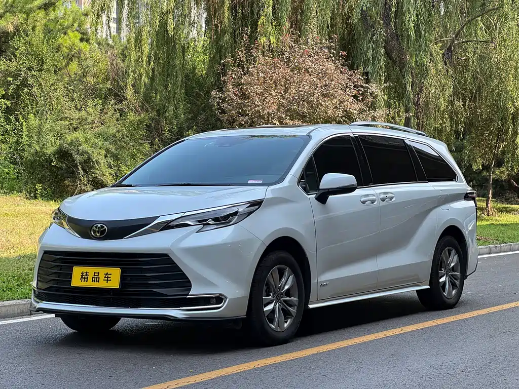 Toyota Sienna 2025