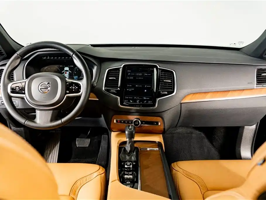 Volvo XC90 2018 — фото 16