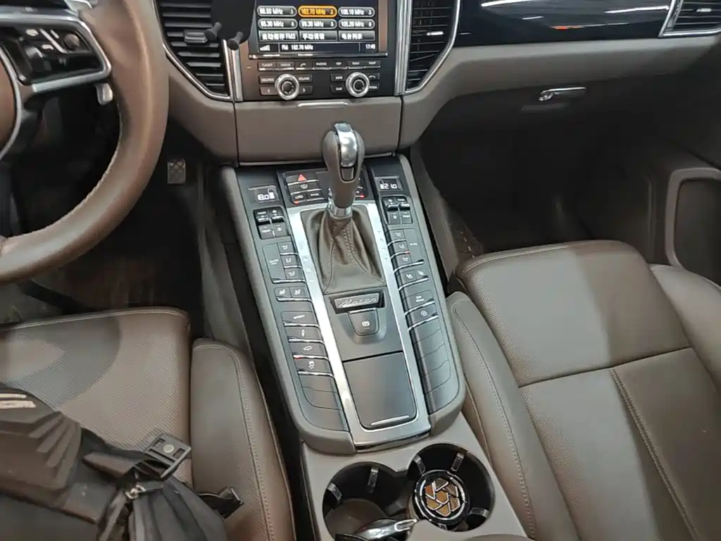 Porsche Macan 2015 — фото 14