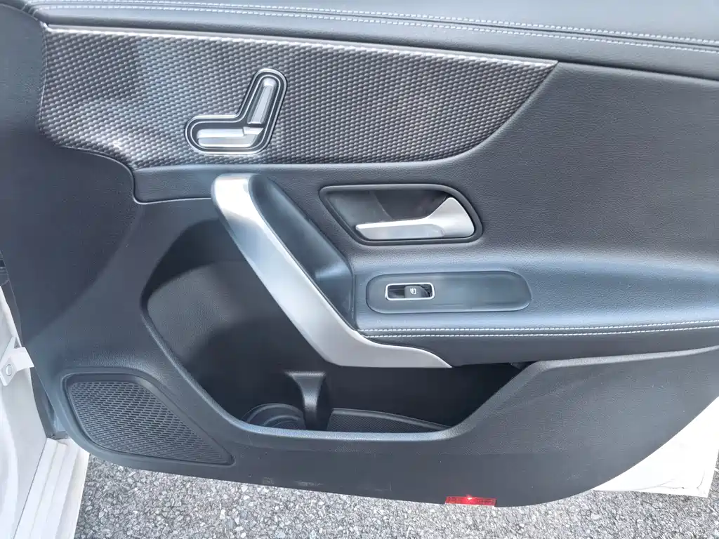 Mercedes-Benz A-Class 2024 — фото 18