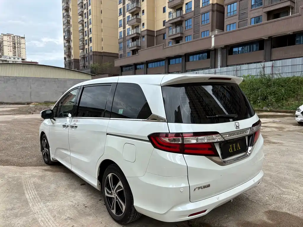 Honda Odyssey 2016 — фото 10