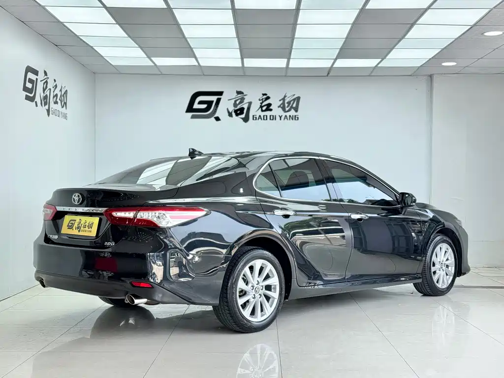 Toyota Camry 2023 — фото 26