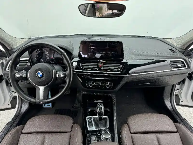 BMW 1 Series 2023 — фото 10