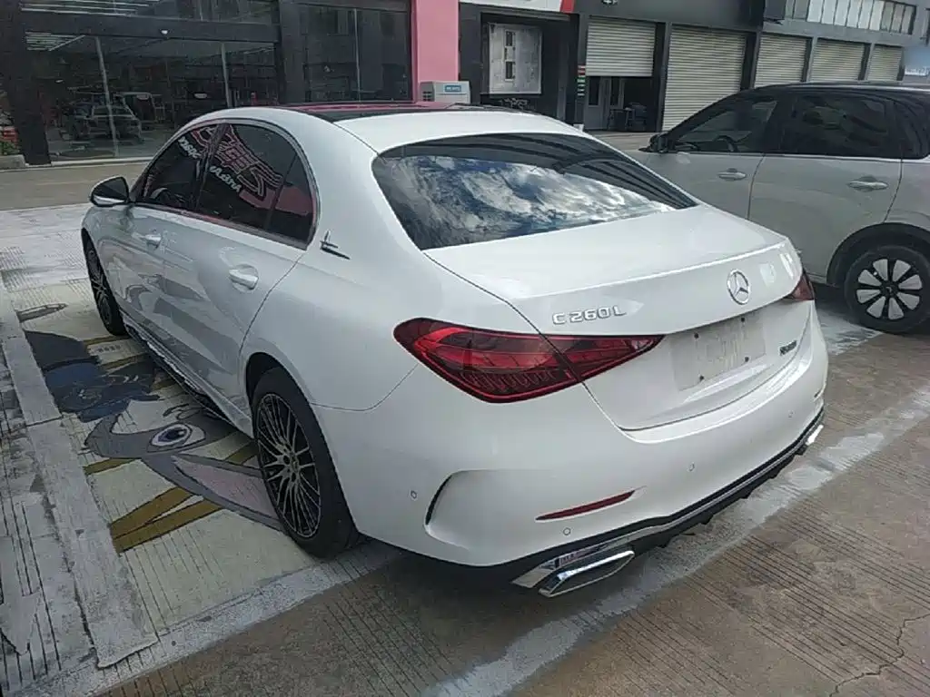 Mercedes-Benz C-Class 2024