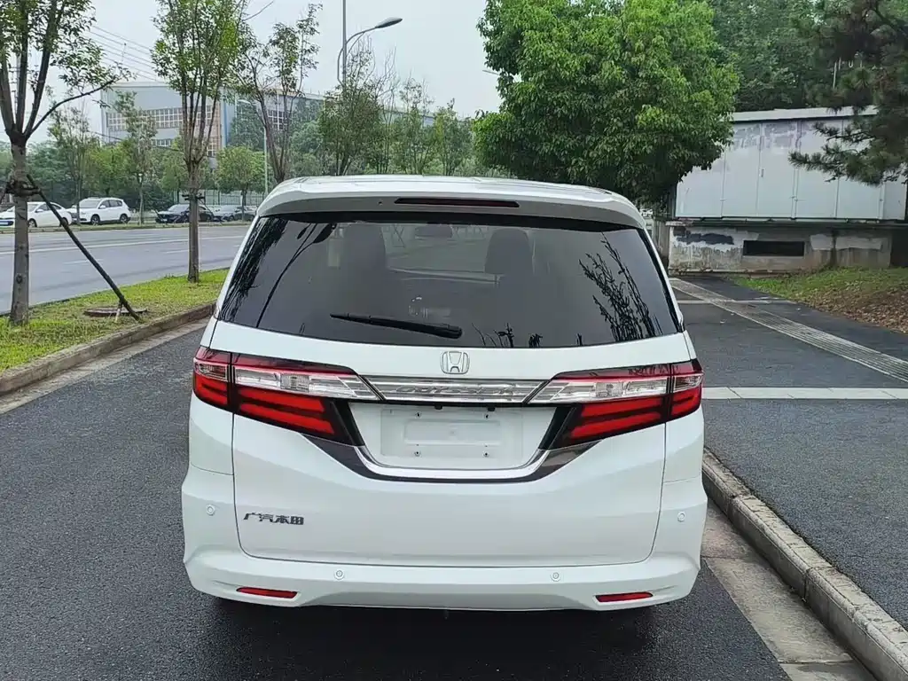 Honda Odyssey 2016 — фото 11