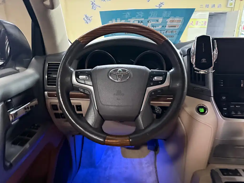 Toyota Land Cruiser 2013 — фото 13