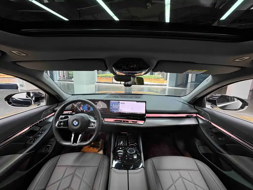 BMW 5 Series 2025 — фото 18