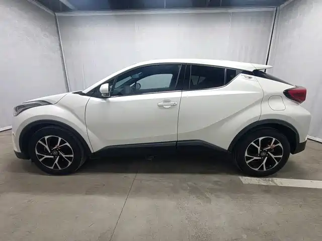 Toyota C-HR 2019 — фото 3