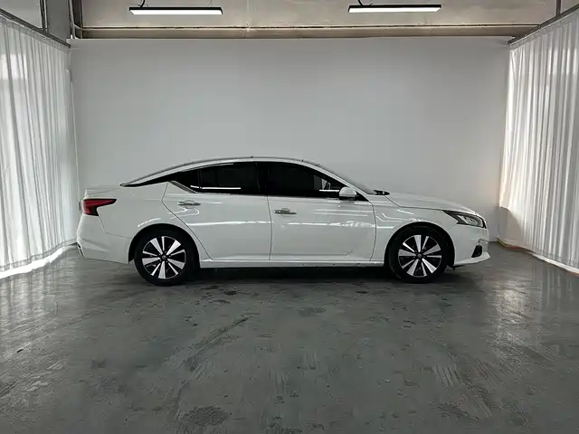 Nissan Teana 2022 — фото 5