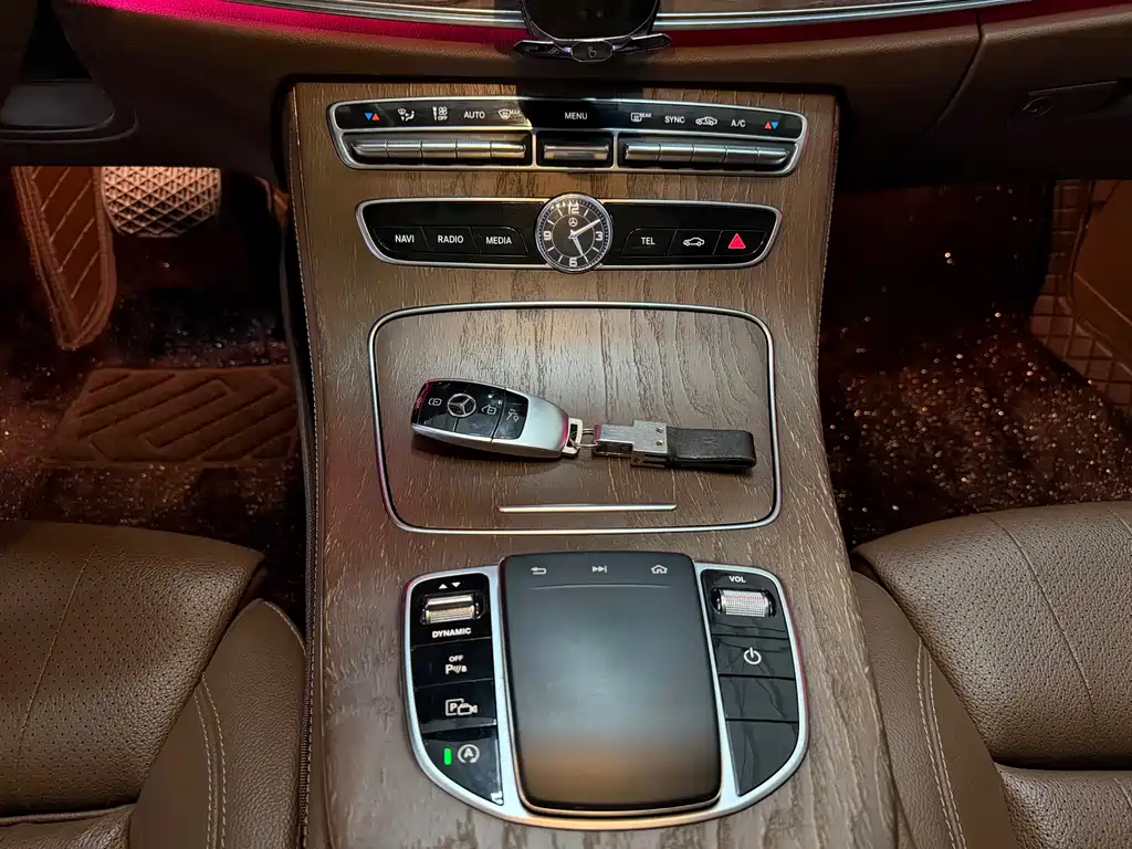 Mercedes-Benz E-Class 2020 — фото 13