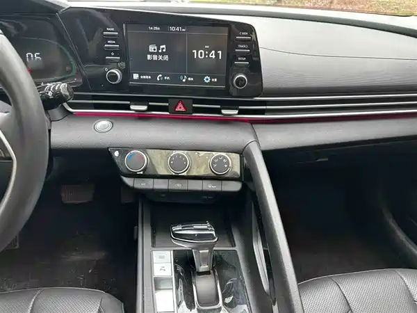Hyundai Elantra 2023