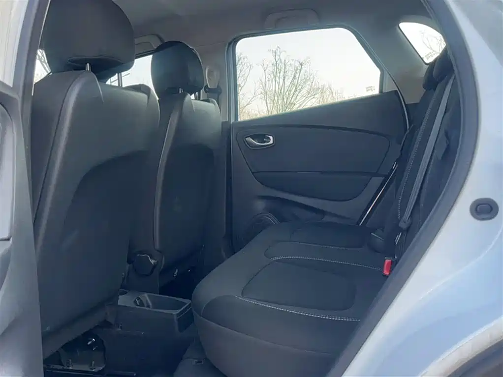 Renault Captur 2019 — фото 12