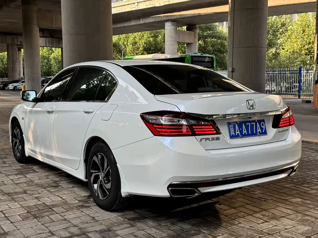 Honda Accord 2016 — фото 11