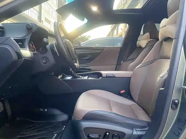 Lexus ES 2023