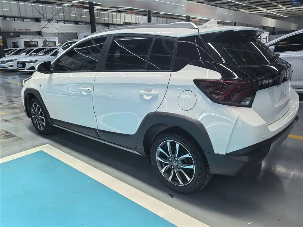 Toyota Yaris L 2021 — фото 10