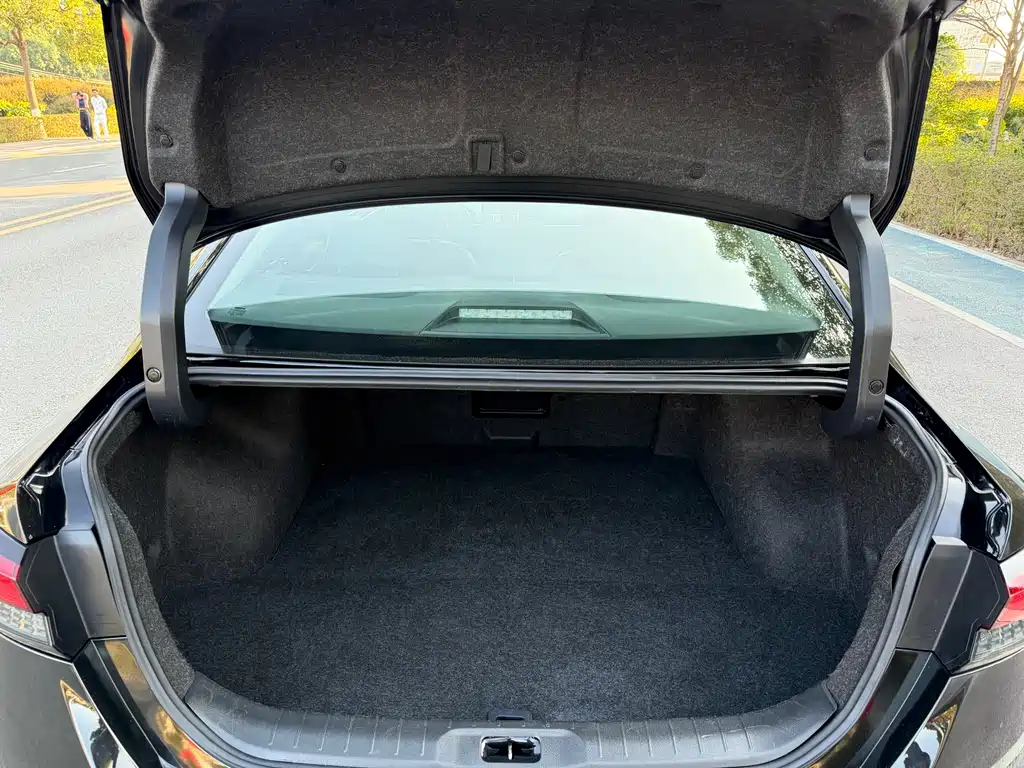 Nissan Teana 2023